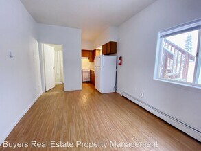 3901 Northwood Dr in Anchorage, AK - Foto de edificio - Building Photo