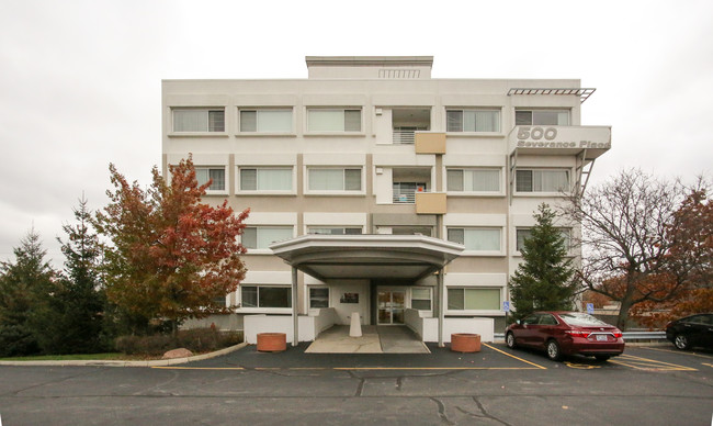 Severance Place Condominiums in Cleveland Heights, OH - Foto de edificio - Building Photo