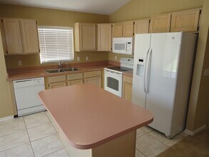 1632 Sand Key Cir in Oviedo, FL - Foto de edificio - Building Photo