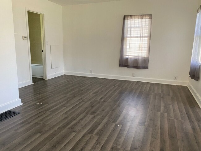 1212 Evergreen Ave in Waterloo, IA - Building Photo - Building Photo