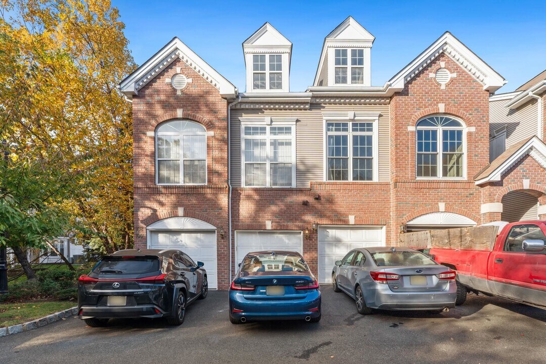 108 Riverwalk Way in Clifton, NJ - Building Photo