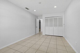 11925 Suellen Cir in Wellington, FL - Building Photo - Building Photo