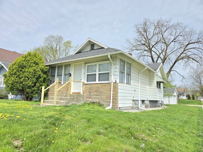 property at 1517 Elwood Ave
