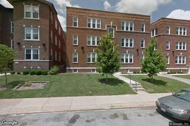 745 Westgate Ave in University City, MO - Foto de edificio