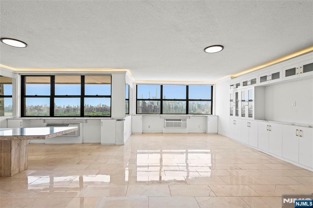 7004 JFK Blvd E in Guttenberg, NJ - Foto de edificio