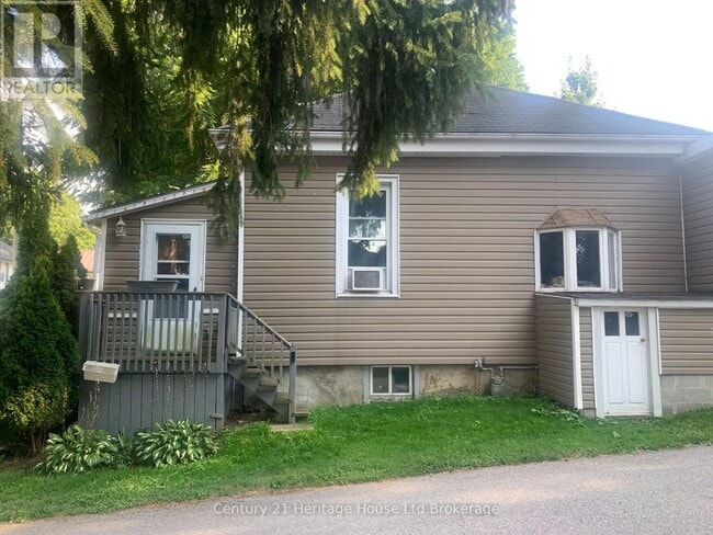 22 Fyfe Ave in Woodstock, ON - Building Photo - Building Photo