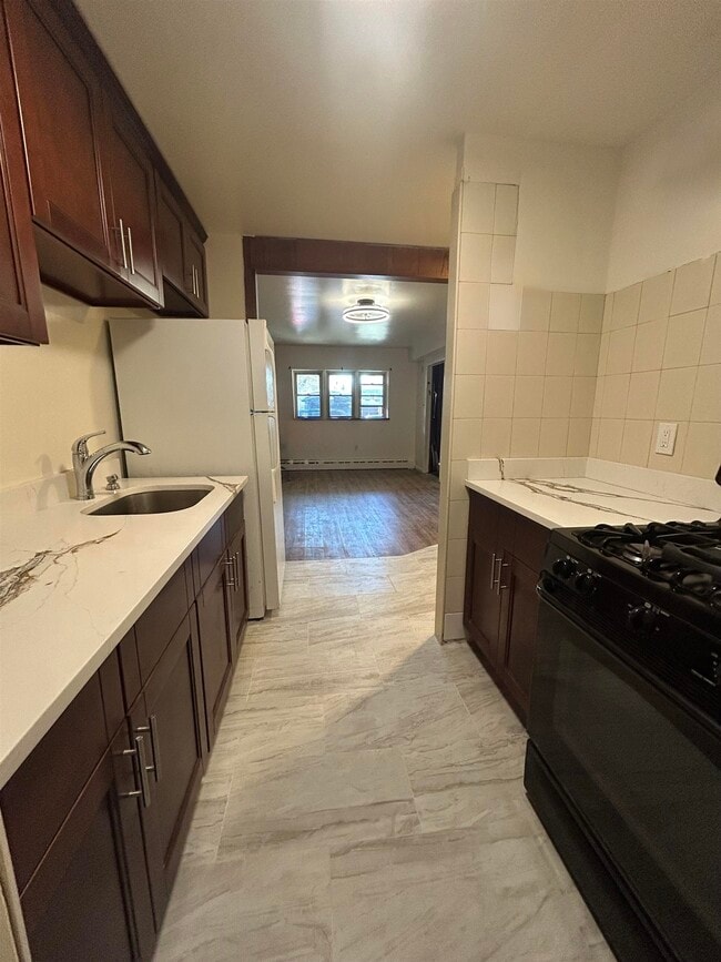 330 Sip Ave in Jersey City, NJ - Building Photo - Building Photo