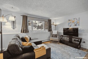 12739-12739 Tanada Loop in Anchorage, AK - Building Photo