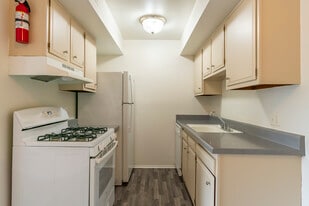 Lexington Manor in Brighton, MI - Building Photo