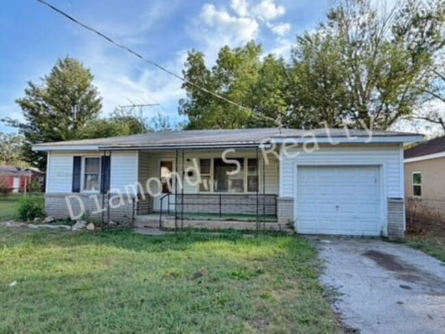 property at 2116 W Water St