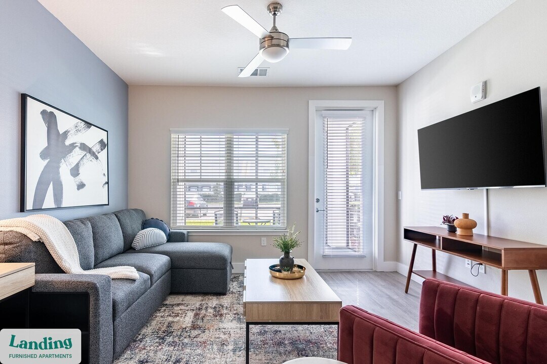 3060 Southcreek Blvd in Orlando, FL - Building Photo