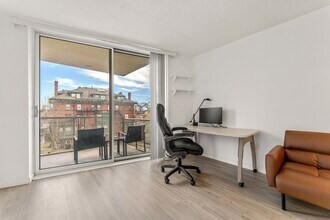 19 Winchester St, Unit 312 in Brookline, MA - Building Photo - Building Photo