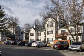 Glensford Condominiums in Bowie, MD - Building Photo - Building Photo