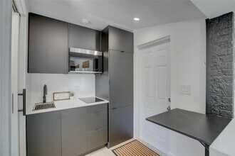 3671 NE 11th Ave, Unit B in Oakland Park, FL - Foto de edificio - Building Photo