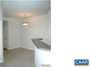 755 Walker Square in Charlottesville, VA - Foto de edificio - Building Photo