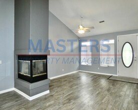 915 Hilltop Ln in Toledo, OH - Building Photo - Building Photo