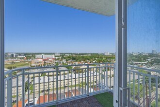 2100 Sans Souci Blvd in North Miami, FL - Building Photo - Building Photo