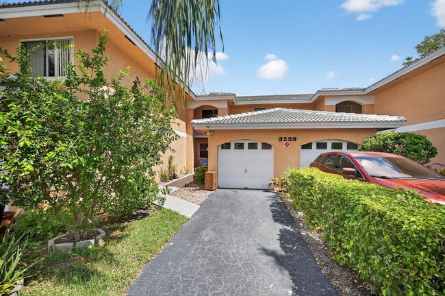 3239 NW 44th St