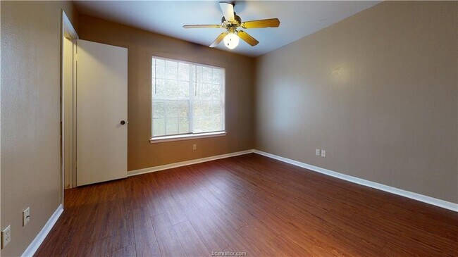 907 Balcones Dr-Unit -113 in College Station, TX - Building Photo - Building Photo