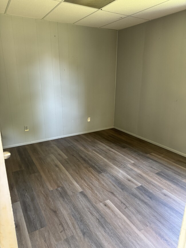 property at 7810 Fernbank Ct