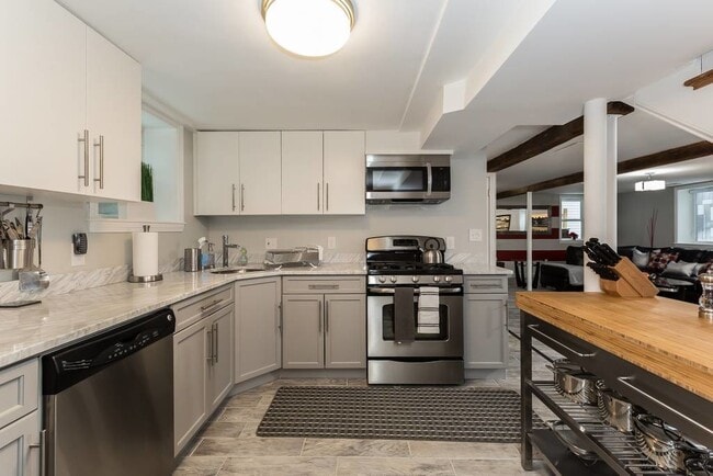 98 Elm St, Unit 2 in Somerville, MA - Building Photo - Building Photo