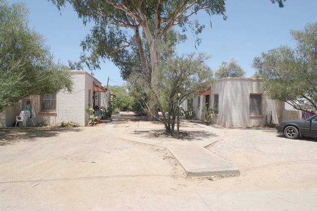 1211 N Jones Blvd in Tucson, AZ - Foto de edificio - Building Photo