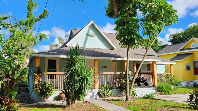 2554 Third St in Ft. Myers, FL - Building Photo - Building Photo