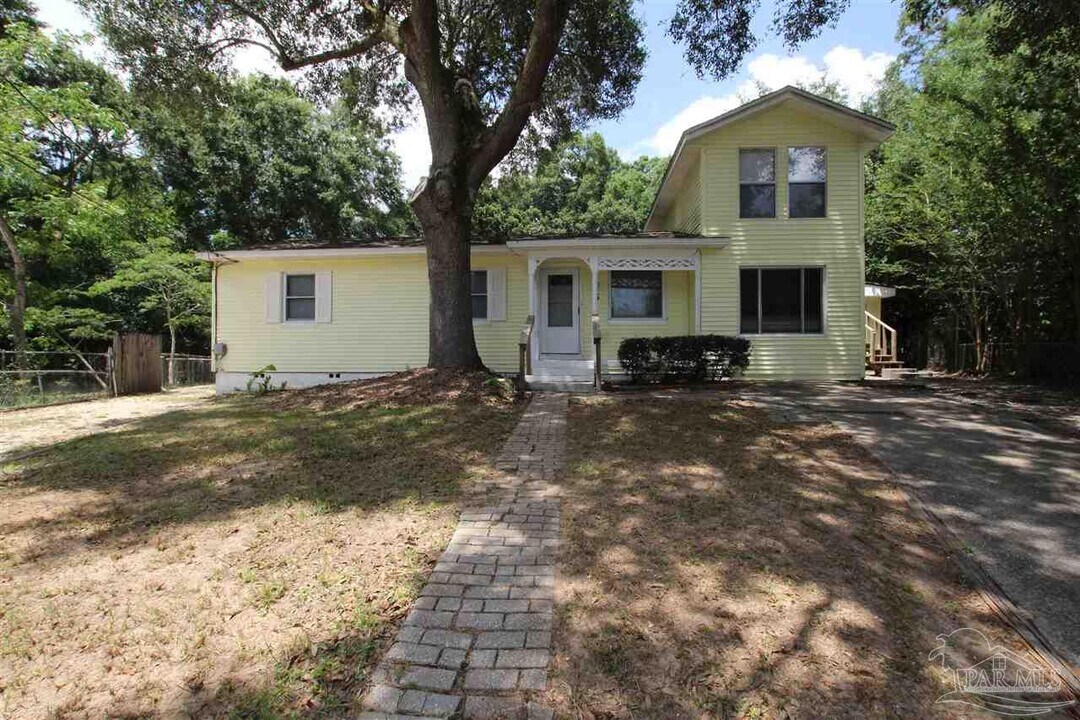 5 Edgewood Cir in Pensacola, FL - Building Photo