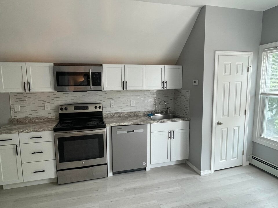 378 Central Ave, Unit C in Norwich, CT - Building Photo