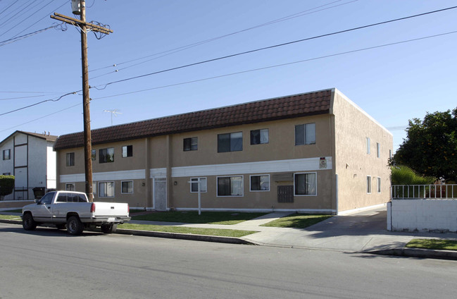 6910 Simpson Ave in North Hollywood, CA - Foto de edificio - Building Photo