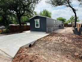 3001 Elmwood Dr in Granbury, TX - Building Photo