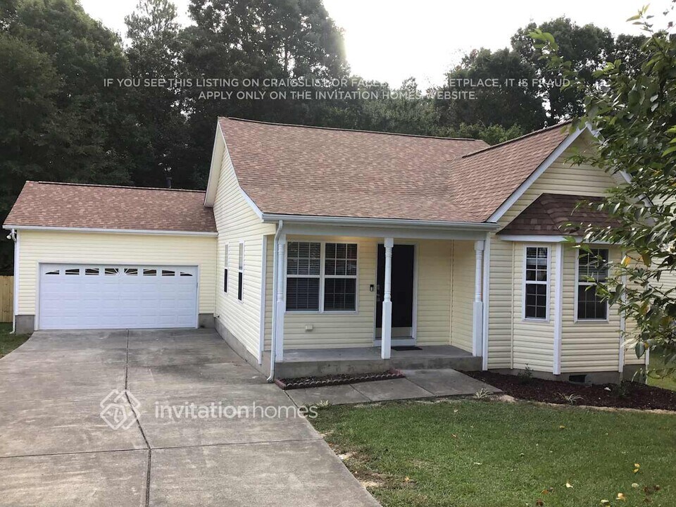 1105 Kavkaz St in Raleigh, NC - Foto de edificio