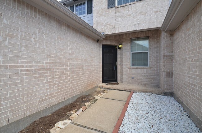 property at 2911 Meadowglen Cove