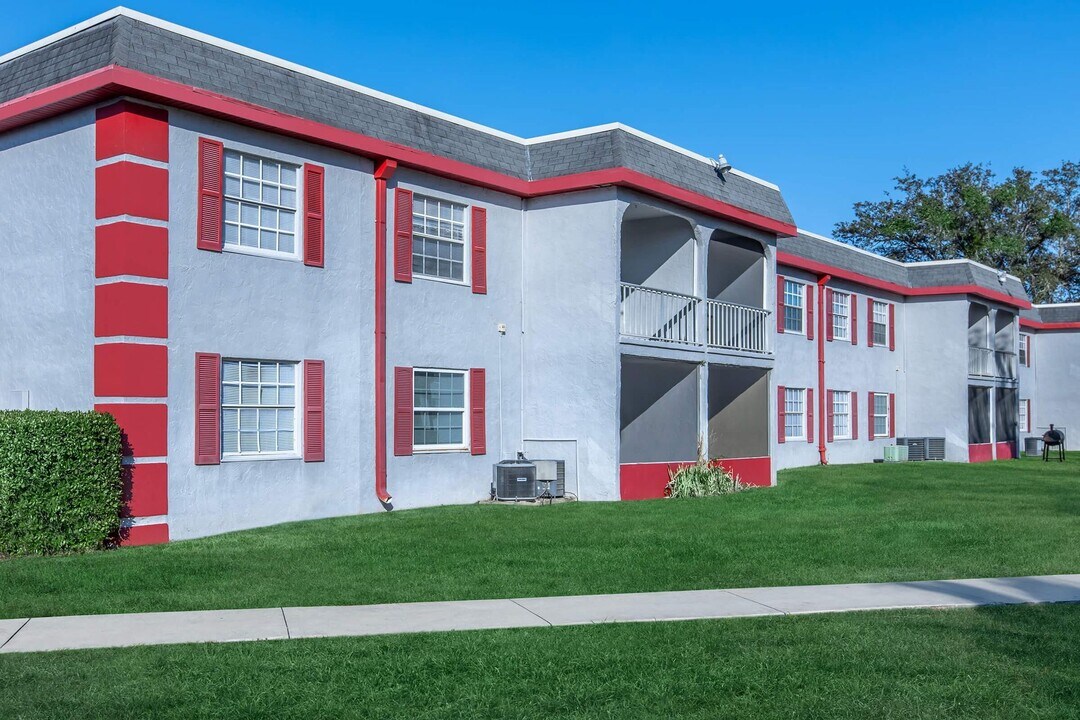 Regency Square Apartments in Tampa, FL - Foto de edificio