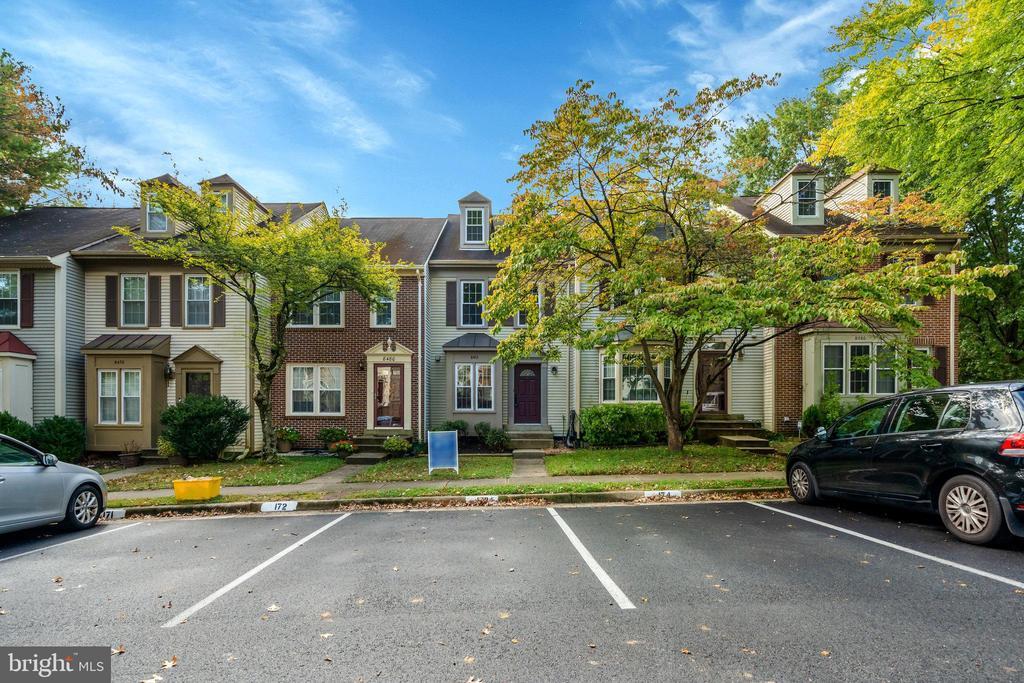 8482 Springfield Oaks Dr in Springfield, VA - Building Photo