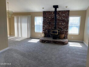 22601 Player in Tehachapi, CA - Building Photo - Building Photo