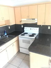 16150 NE 21st Ave-Unit -5 in North Miami Beach, FL - Building Photo - Building Photo