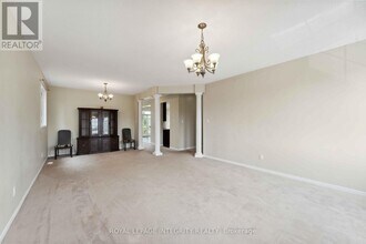 215 Huntsville Dr in Ottawa, ON - Building Photo - Building Photo