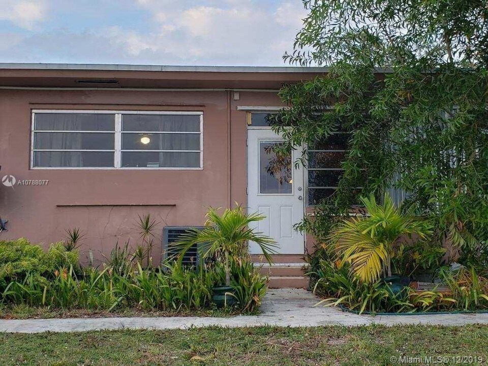 250 NE 191st St-Unit -3004A in Miami, FL - Building Photo