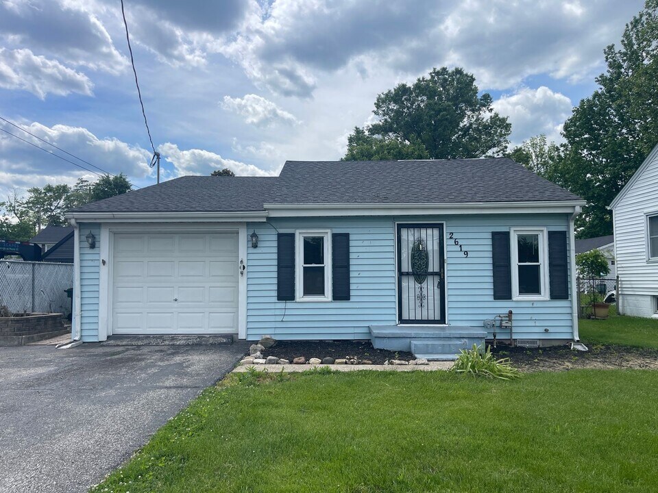 2619 Grant Line Rd in New Albany, IN - Building Photo