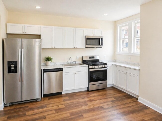 2527 W Cold Spring Ln in Baltimore, MD - Building Photo - Building Photo