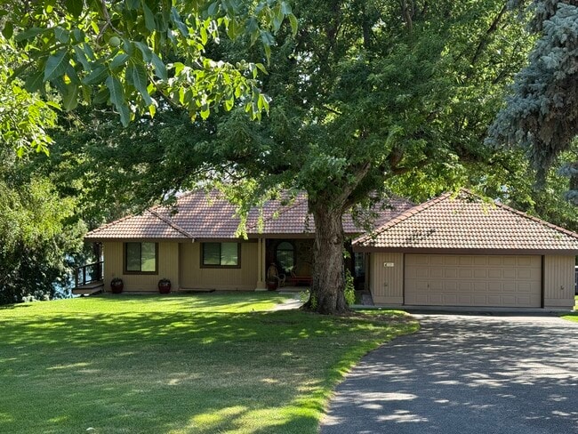 property at 73 Bella Ln