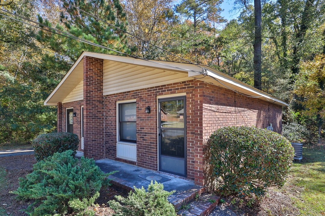 Trakas Avenue in Greenwood, SC - Foto de edificio