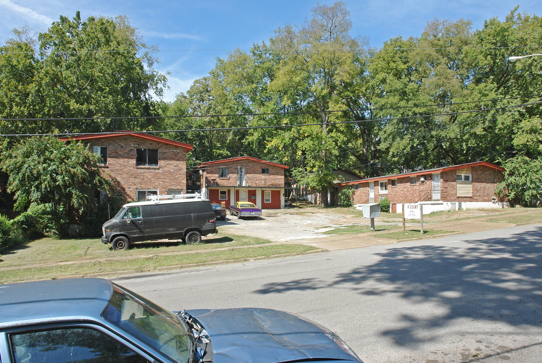 R-Court Apartments in Nashville, TN - Building Photo