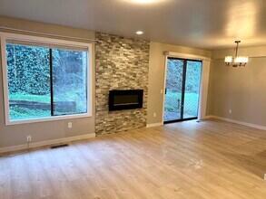 12713 NE 83rd Ct in Kirkland, WA - Building Photo - Building Photo