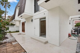 536 SE 20th Ave in Deerfield Beach, FL - Building Photo - Building Photo