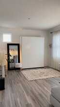 2840 SW Raymond St, Unit 303 in Seattle, WA - Foto de edificio - Building Photo