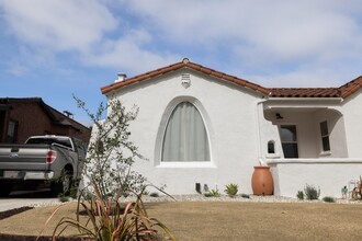 1927 W 82nd St in Los Angeles, CA - Building Photo - Building Photo