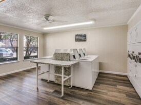Centre Oaks Apartments in Fort Worth, TX - Building Photo