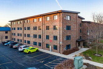 Regent-East Apartments in Whitewater, WI - Foto de edificio - Building Photo